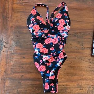 Cupshe Floral one piece bathing suit Medium
